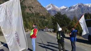 Gastronómicos retomarán hoy los cortes de ruta en Bariloche