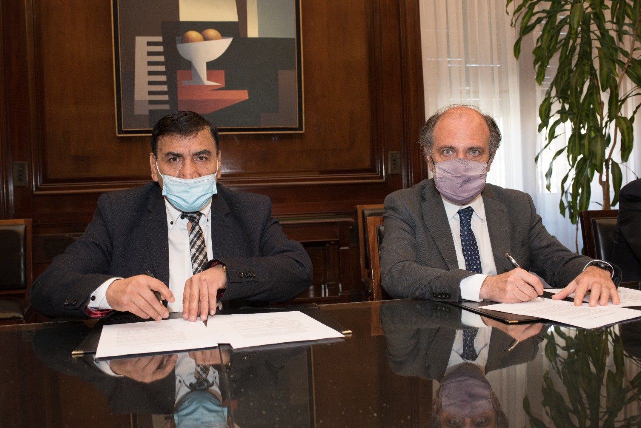 Hoy se firmó un convenio con el Presidente del Banco Nación  Eduardo Hecker y el intendente de nuestra ciudad José Héctor Rioseco.
