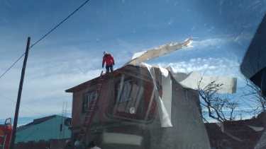 Bomberos voluntarios y Defensa Civil trabajan en la emergencia (Fotos: Gentileza)