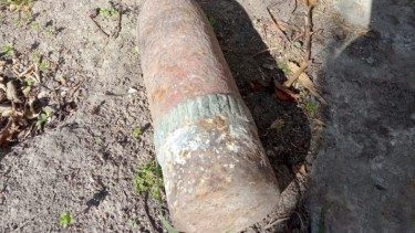 El proyectil hallado se encontraba en el fondo de una casa. 