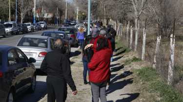 La fila comenzaba en el acceso a la Colonia Penal, sobre calle Palacios, y se extendía hasta Mendoza. Luego continuaba hacia el norte hasta llegar al barrio de las 500 Viviendas.