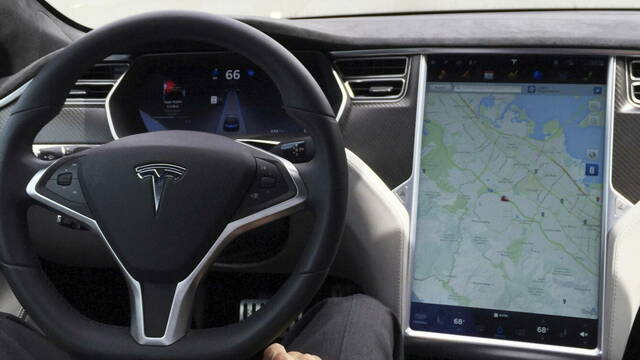 El piloto automático de Tesla. 