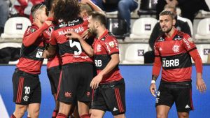 Con polémica, Flamengo goleó y quedó a un paso de las semis de la Libertadores