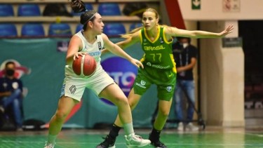 Espedale fue una de las dos goleadoras de su equipo en el triunfo sobre Brasil. Foto: FIBA
