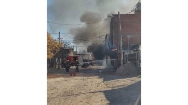 La vivienda se consumió por completo.  Foto: @NoticiaDigital