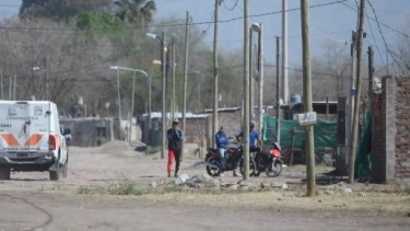 Las escenas de dolor invadieron las calles del barrio, en Guaymallén. Foto: Diario de Cuyo.-