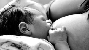 Semana de la lactancia materna: «hasta los seis meses de vida, el bebé no necesita otra cosa»