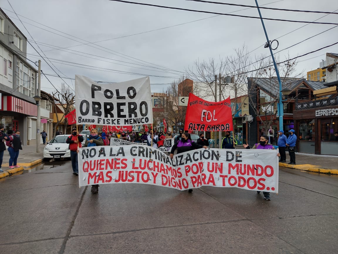 Marcha en Roca por aumento del salario mínimo vital y móvil. Fotos: Daniel Quilodrán