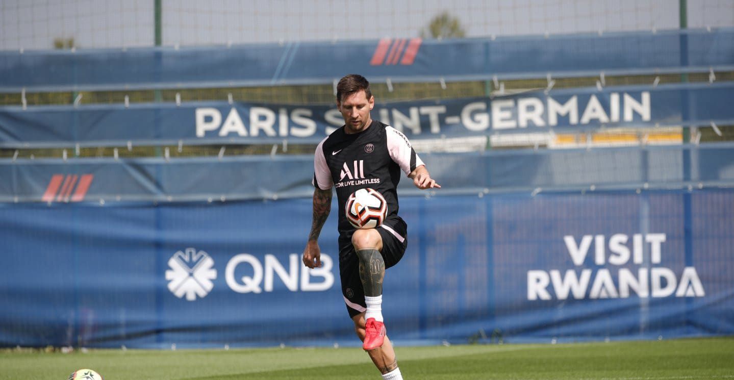 Messi ya muestra su talento en las prácticas del PSG.