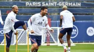 Messi volvió a París para preparar su debut