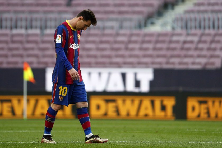 Según sus allegados, Messi está bajoneado por la situación y el anuncio que hizo Barcelona. 