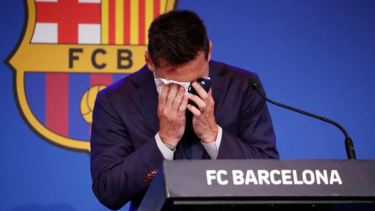 En la conferencia de prensa se vio a Messi cargado de emoción en su despedida de Barcelona.
