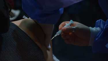 Son 60 mil las personas que esperan segundas dosis en la región. (archivo Yamil Regules)