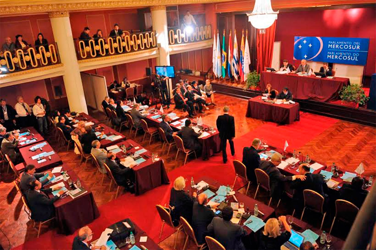 El Parlamento del Mercosur convocará a Chile a una "mesa de diálogo" por la ampliación de su plataforma continental. 