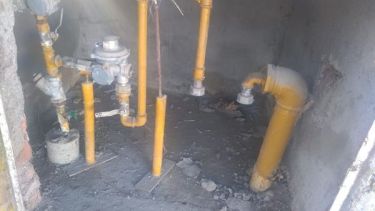 Por una pérdida de gas, Camuzzi retiró el medidor de una escuela de El Chañar. (Gentileza)