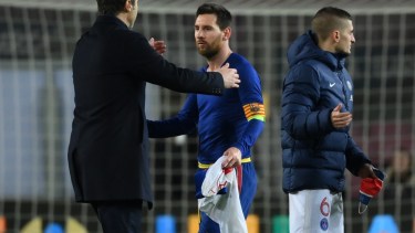 Un saludo de hace algunos meses, cuando PSG goleó a Barcelona. Pochettino dio a entender que hay conversaciones. 