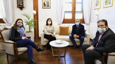 La flamante subsecretaría de Pesca junto a la gobernadora Carreras, el ministro de Producción Banacloy y el intendente de SAO, Casadei.  Foto: Gentileza Prensa de Río Negro