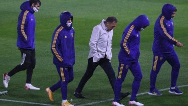 Russo pasó por Ezeiza para despedirse del plantel de Boca