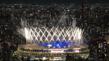 Japón: Un año después de la fecha original pero con el espíritu de siempre, la ceremonia realizada en el estadio Nacional de Tokio dio comienzo a la cuenta regresiva para los próximos Juegos Olímpicos que se realizarán en París en 2024.
Foto: AFP/Télam/AMB