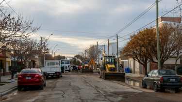 Un grupo de operarios de la empresa ARSA trabajó intensamente en el lugar de la pérdida. Foto Juan Thomes.
