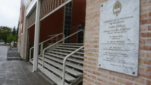 Comenzó el juicio contra una mujer por el abuso sexual de una niña en Roca