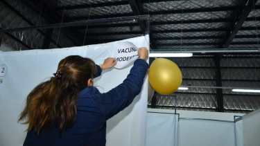 Esta semana se aplicarán dosis de Moderna a adolescentes, embarazadas y quienes fueron vacunado en abril con Sputnik. (Foto Néstor Salas)