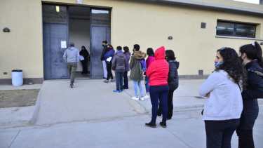 Desde las 9 atenderán a embarazadas en el vacunatorio covid de Regina.