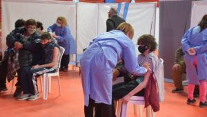 Neuquén vacunará sin turno a adolescentes con riesgo