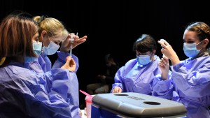 El Gobierno comprará 40 millones de vacunas de Pfizer y Moderna