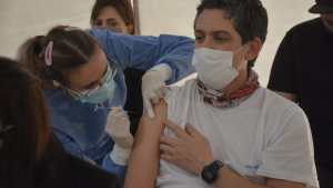 Llegan vacunas AstraZeneca a Neuquén y se aplicarán como segundas dosis