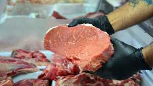 Evalúan subir las retenciones a las exportaciones de carne