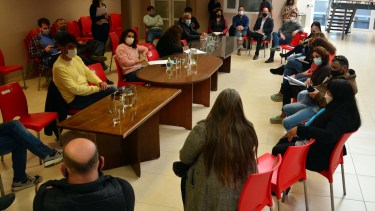 La reunión fue presidida por Vanesa Cacho Devincenzi, titular de la comisión de Asuntos Vecinales. Foto: Marcelo Ochoa.