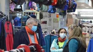 El exsecretario de Turismo de la provincia se reunió con comerciantes en Viedma y en Bariloche.