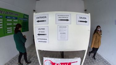 El gimnasio Fioravanti Ruggeri y el vacunatorio del hospital serán los centros de vacunación para menores de 3 a 11 años, a partir del martes. Foto: Pablo Leguizamon