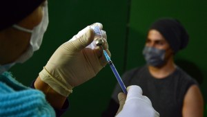 En Viedma ya vacunan con la Sputnik Vida, fabricada en Argentina