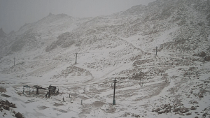 Nieva en la alta montaña y se espera que mejoren las pistas en el cerro Catedral