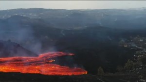 La lava del volcán de La Palma llegó al mar: ¿por qué es peligroso?