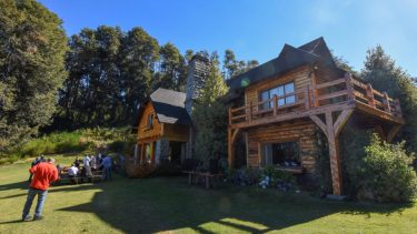 Los terrenos se encuentran en una zona conocida como Mallín Grande, que tiempo atrás fue declarada “intangible” por el estado neuquino. Foto: Neuquén Tur.