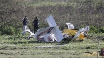 Imagen de Un instructor de vuelo y su alumno mueren al caer una avioneta en Berazategui