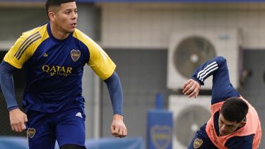 Rojo será titular en la defensa Xeneize ante el Halcón. Foto: Prensa CABJ