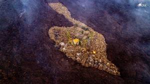 La historia de la «casa del milagro», que sobrevive a la lava del volcán en La Palma