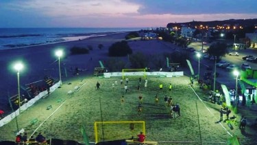 El Cóndor ya cuenta con una cancha múltideportes de arena