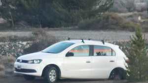 Robaron las ruedas de autos de alquiler estacionados en el aeropuerto de Bariloche