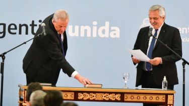 Perczyk hizo a un lugar la Biblia al tomar juramento como ministro. 