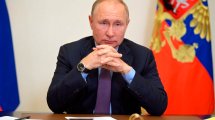 Imagen de Putin se aísla tras detectarse un caso de coronavirus en su entorno