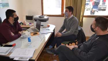 El Secretario de Gobierno del municipio, Gonzalo Adaime recibió al Secretario de Minería, Joaquín Aberastain Oro. Foto: Gentileza. 