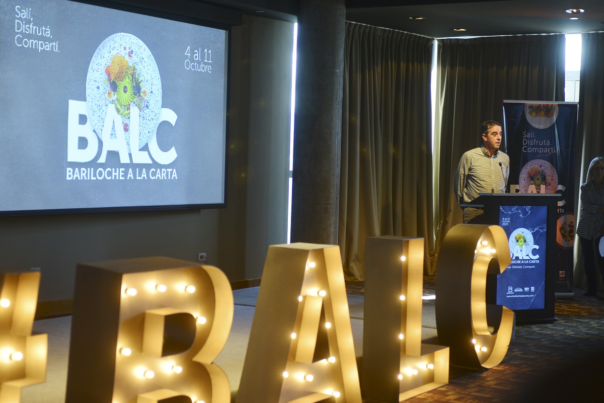 Ayer el sector empresario de Bariloche presentó el Bariloche a la Carta y de manera moderada celebró los anuncios de apertura de fronteras. Foto: Chino Leiva