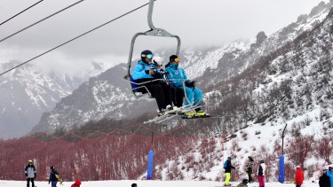 El cerro Catedral tiene un metro de nieve en la cumbre. Foto: archivo