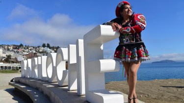 Norma Carino Acuña baila danzas andinas en un grupo de Bariloche y así impulsa sus tradiciones bolivianas. Foto: Chino Leiva