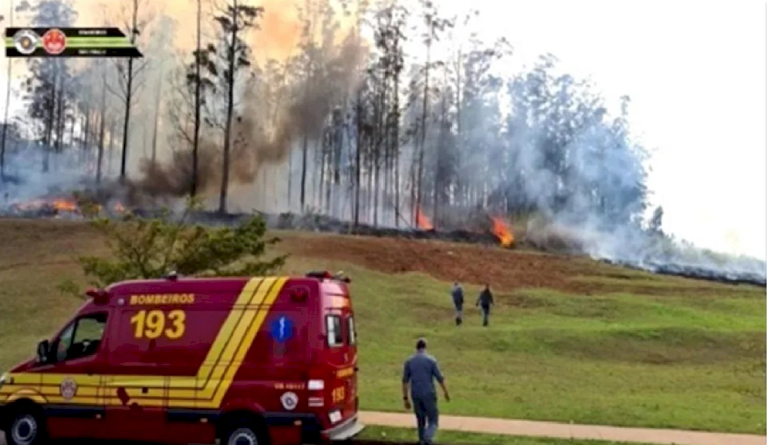 Los bomberos de San Pablo lograron controlar el fuego luego del accidente.